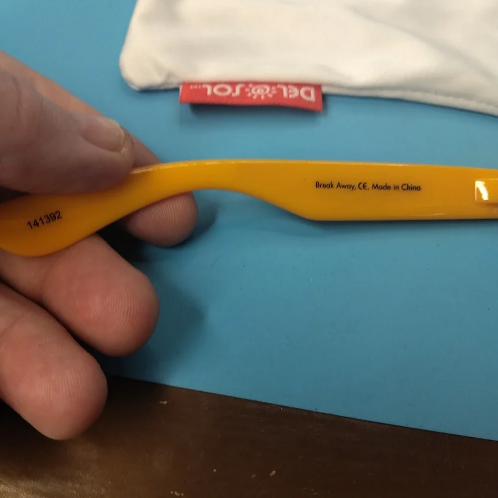 Del Sol Solize Break Away Color Changing Sunglasses Yellow Wayfarer 141392